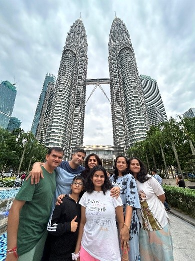 the famous attraction of the day – Petronas Twin Towers!