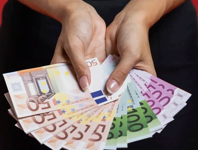 The Two-Headed Dragon Navigating the 2025 Inflation Crisis in the UK and Eurozone 15 The Two-Headed Dragon