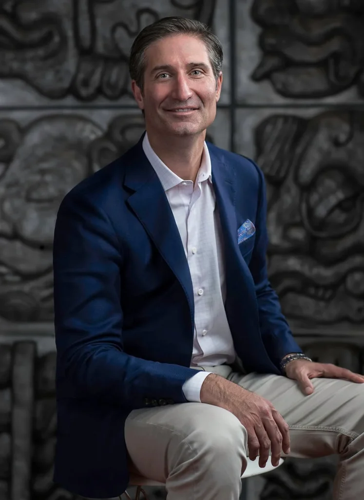 Brian Niccol, Reengineering a Global Icon Through Operational Rejuvenation